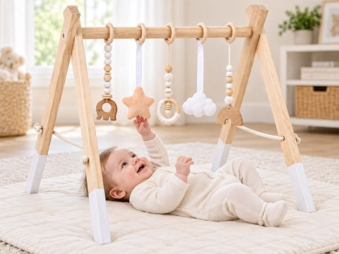 Drewniany Stojak Edukacyjny Baby Gym z 5 zawieszkami dla niemowląt ZA6490