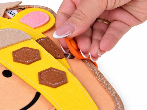 Książeczka sensoryczna manipulacyjna z rzepami i ruchomymi ele. ZA6600