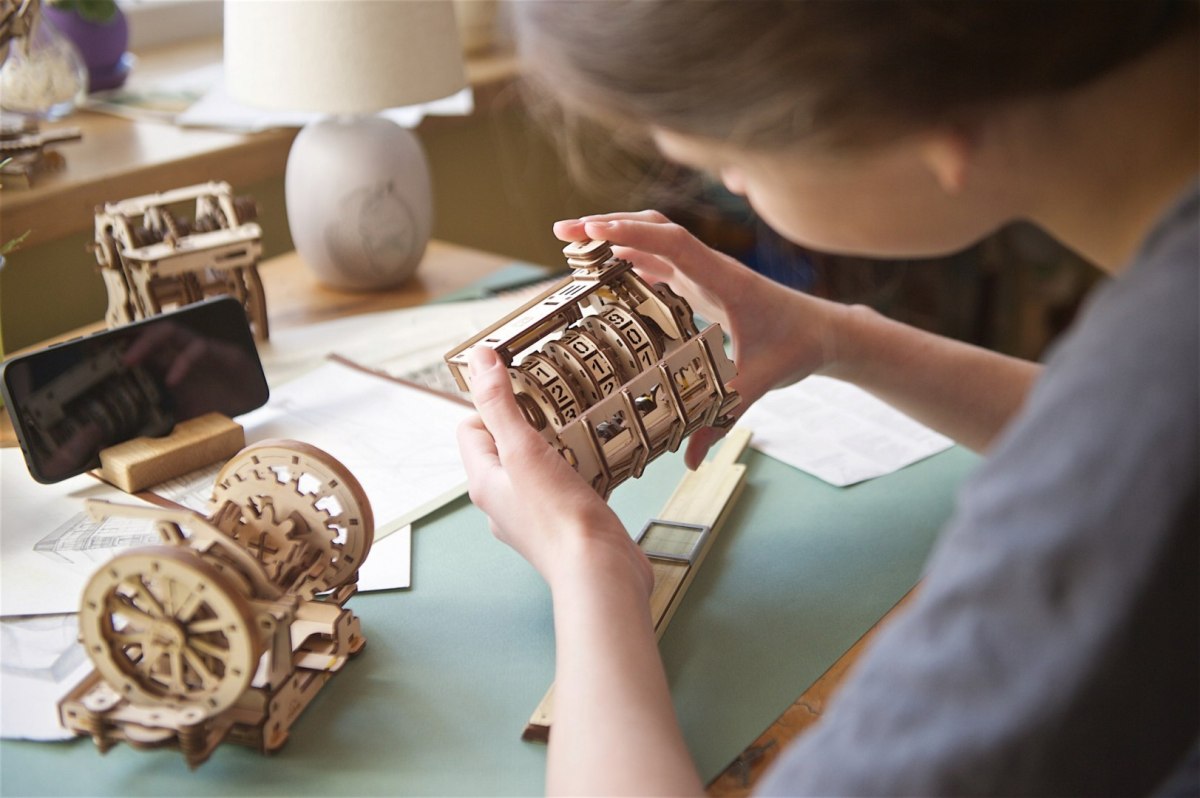 puzzle-3d-ugears-licznik-drewniany-4 puzzle-3d-ugears-licznik-drewniany-4