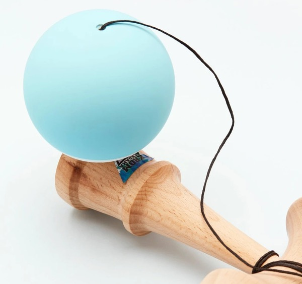 Kendama KROM POP Sky Blue drewniana Kendama KROM POP Sky Blue drewniana