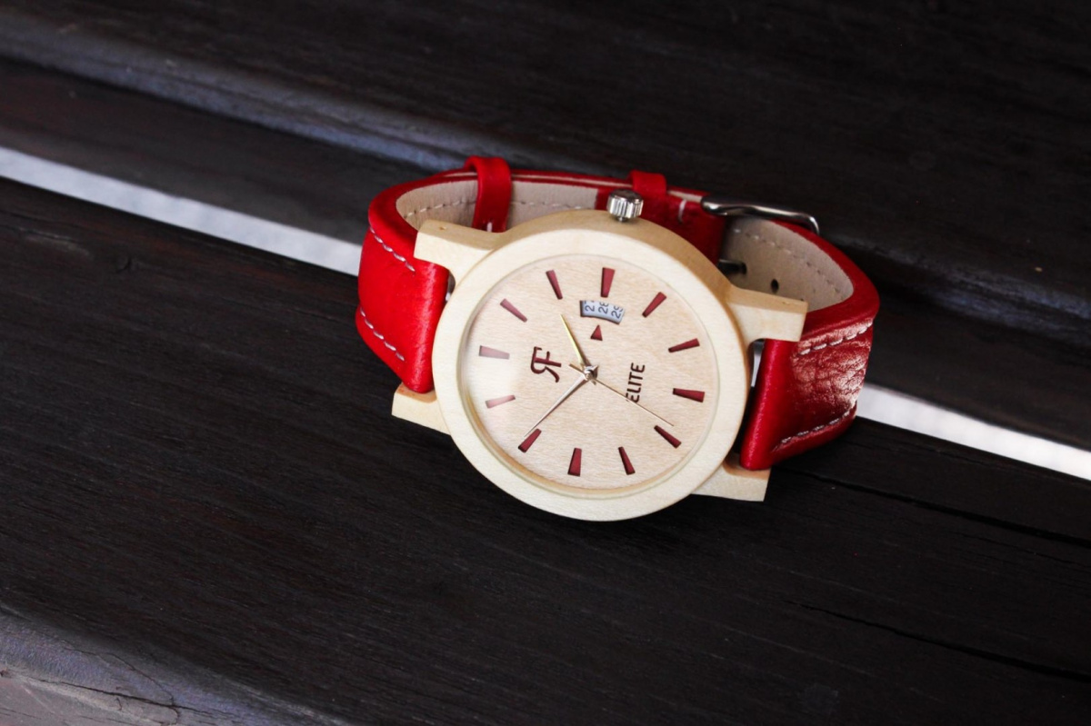 Zegarek drewniany Elite czerwony