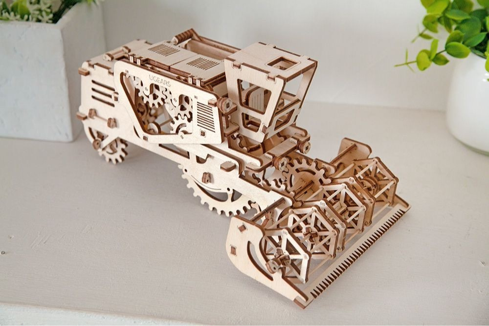 Puzzle 3D Kombajn Ugears drewniany Puzzle 3D Kombajn Ugears drewniany