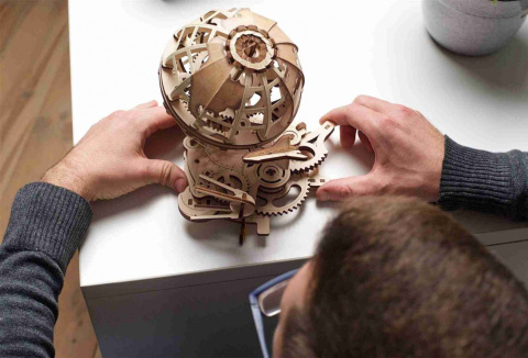 puzzle-3d-ugears-globus-model-drewniany-8