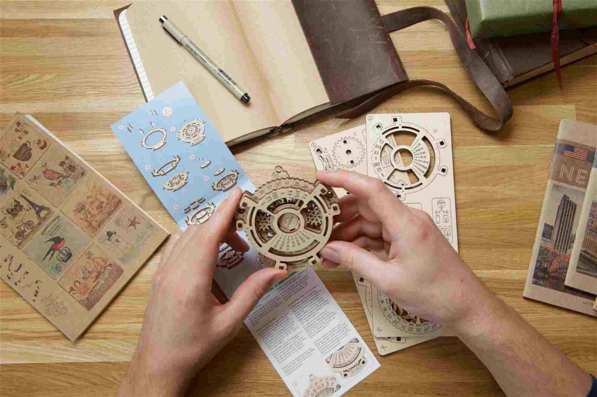 Puzzle-3D-nawigator-daty-datownik-kalendarz-Ugears-5 Puzzle-3D-nawigator-daty-datownik-kalendarz-Ugears-5