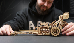 Puzzle 3D Dragster Ugears drewniany