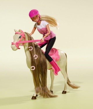 Steffi Love: Steffi z koniem w stroju dżokejki