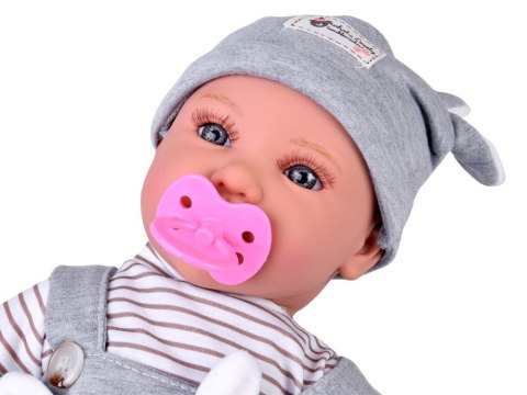 Lalka BOBAS interaktywna 46cm - w niebieskich spodenkach + akcesoria ZA5835